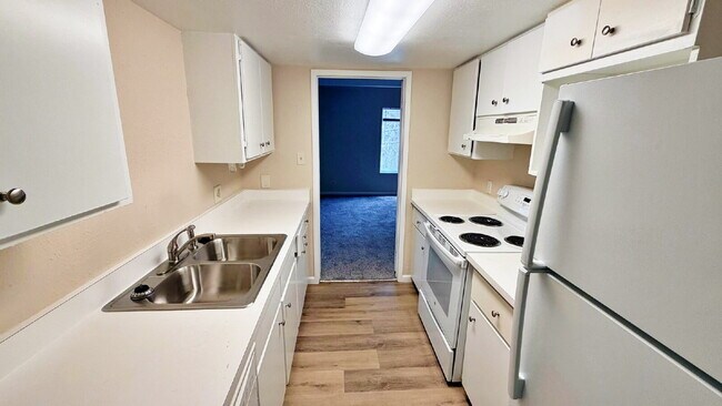 Building Photo - TOTALLY REFURBISHED 2 Bed 2 Bath Condo in Woodstream Falls. NEW Paint NEW Carpet & Flooring. Spac...