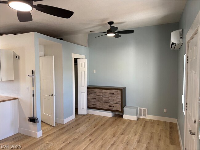 Building Photo - 659 D
