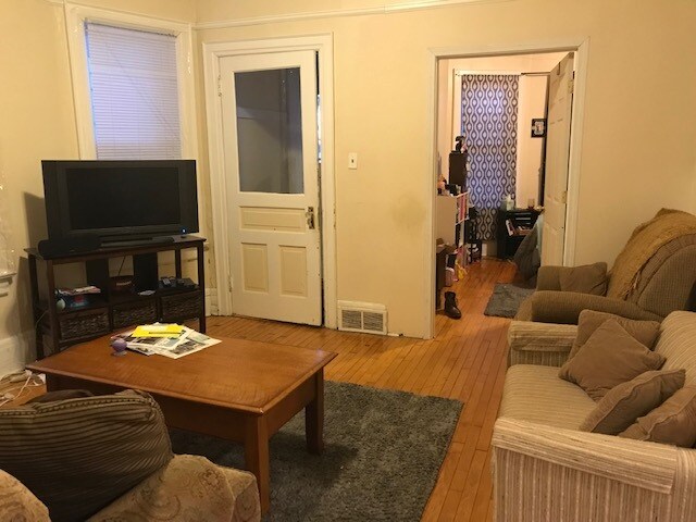 Building Photo - 3236 N Bartlett Ave