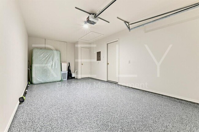 Building Photo - 103 Prairie Springs Loop