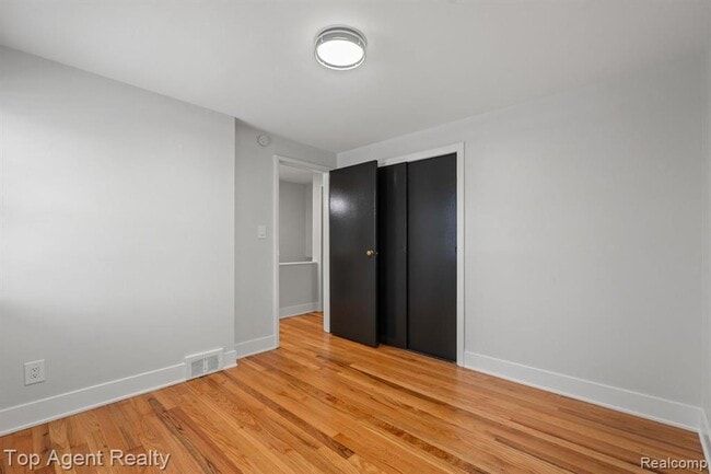 Building Photo - 1724 Graefield Rd