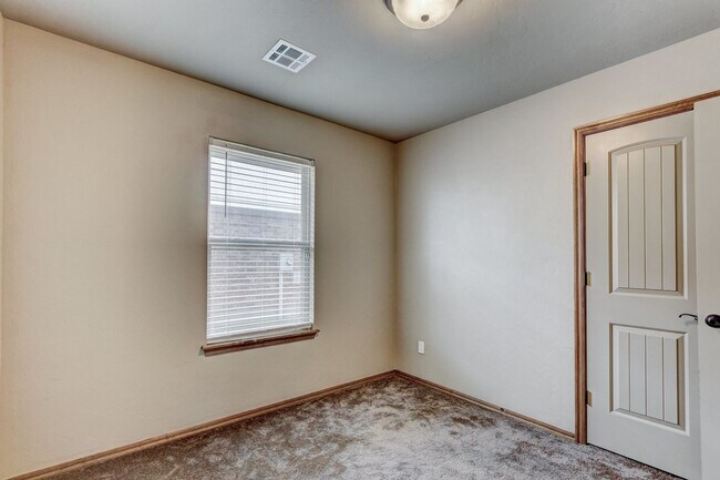 Building Photo - AVAILABLE 3-15-2020  FOR OCCUPANCY IN YUKON, MUSTANG SCHOOLS!