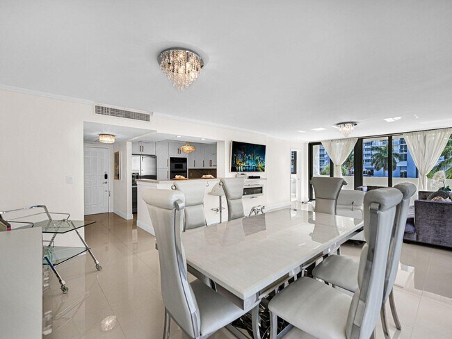 Building Photo - 2049 S Ocean Dr