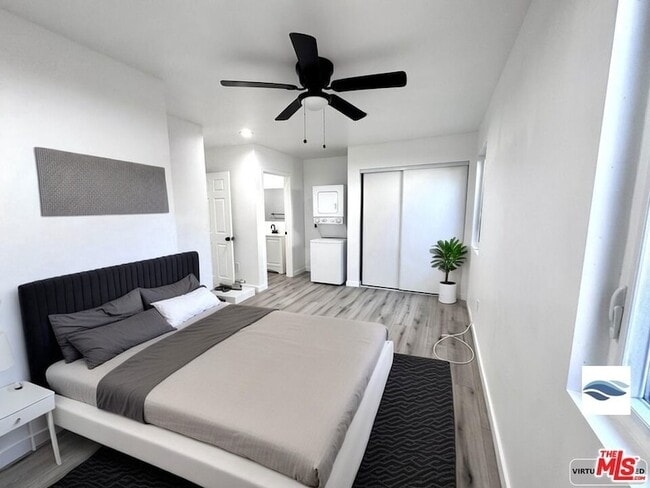 Building Photo - 841 W 64th St