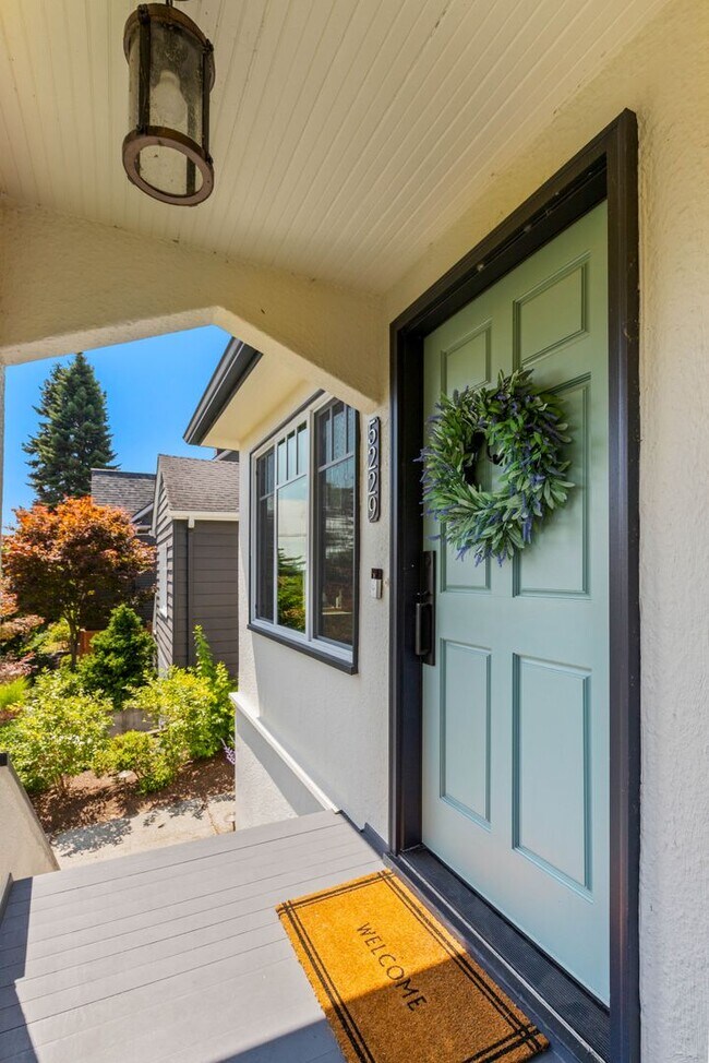 Building Photo - 3bd/1.75ba Seattle Home