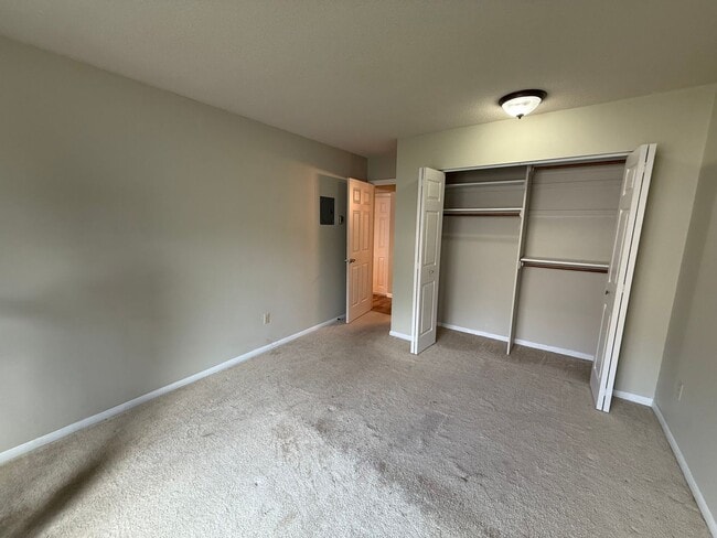 Building Photo - 1 bed, 1 bath close proximity to downtown!
