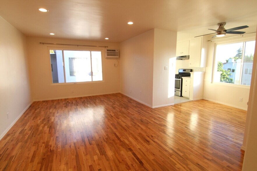 Building Photo - 8585 Pickford St