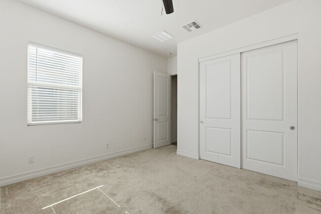 Building Photo - Gated Community Amazing ameneties