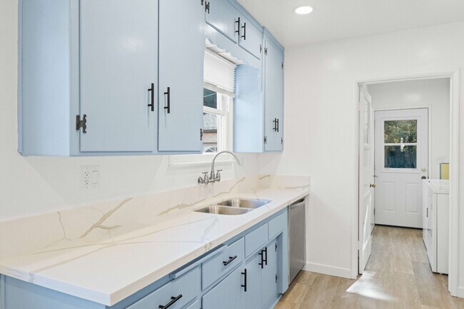 Building Photo - 13218 Lake St