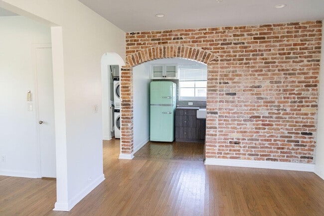 Building Photo - 210 S Ocean Blvd