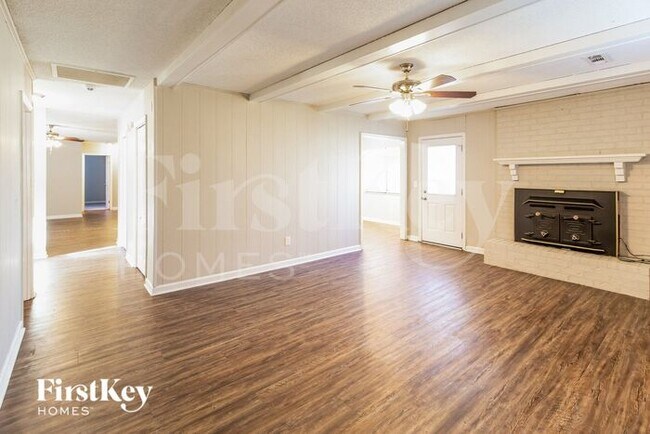 Building Photo - 111 Boone Dr