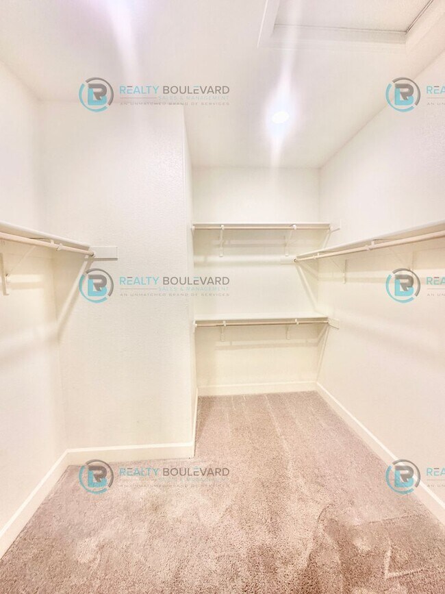 Building Photo - 2098 Bishop Pine St