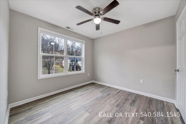 Building Photo - 1424 Varnell Ave NE