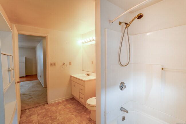 Building Photo - 194 Cherry St