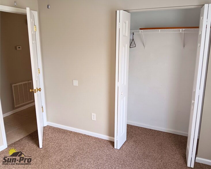 Building Photo - 2735 Fern Palm Dr