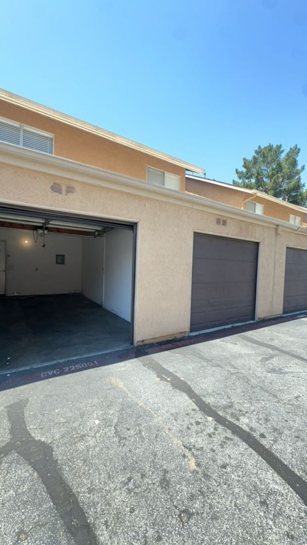 Building Photo - AVAILABLE NOW!! 2 Bedroom / 2 Bathroom Townhome in San Bernardino w/ Garage!