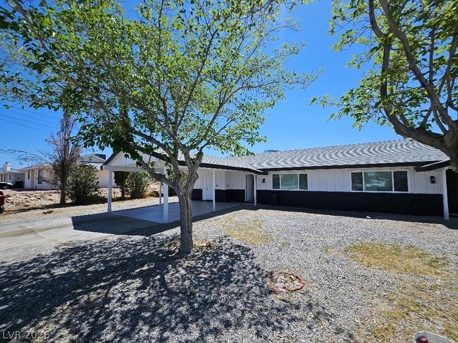 Building Photo - 1083 E Calvada Blvd