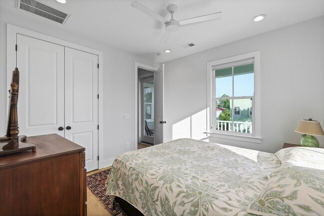 Building Photo - Elevated Charleston Charmer