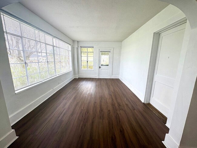 Building Photo - 595 N Washington St