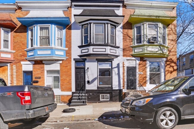 Building Photo - 2102 W Saratoga St