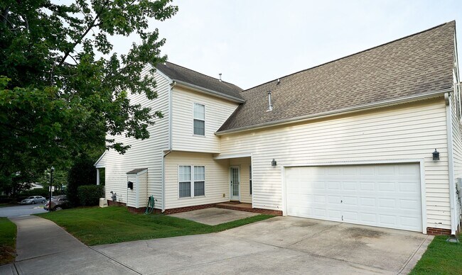 Building Photo - 5 Bedroom 4 Bath Single Family Home with Garage - Furnished or Unfurnished