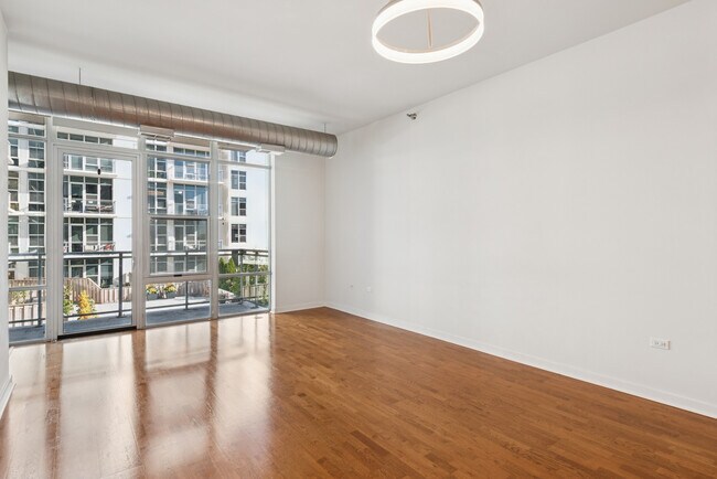 Building Photo - 901 W Madison St