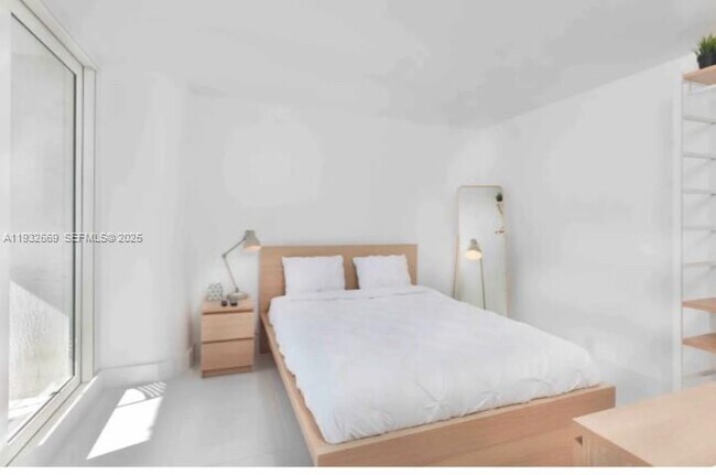 Building Photo - 1717 N Bayshore Dr