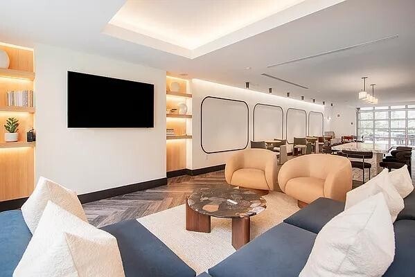 Building Photo - 260 W 26th St