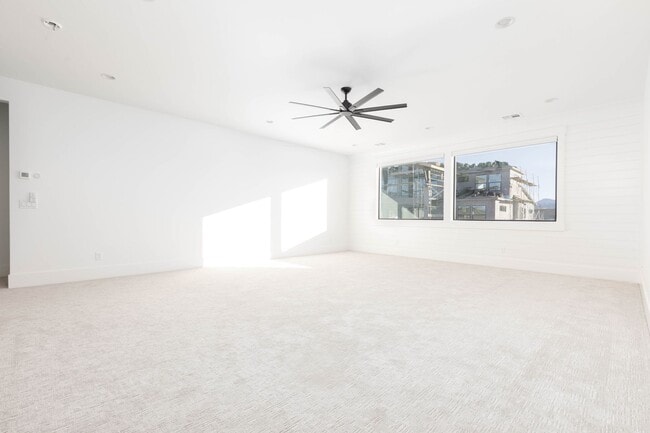 Building Photo - Gorgeous 5 bed 3.5 bath in Desert Canyons