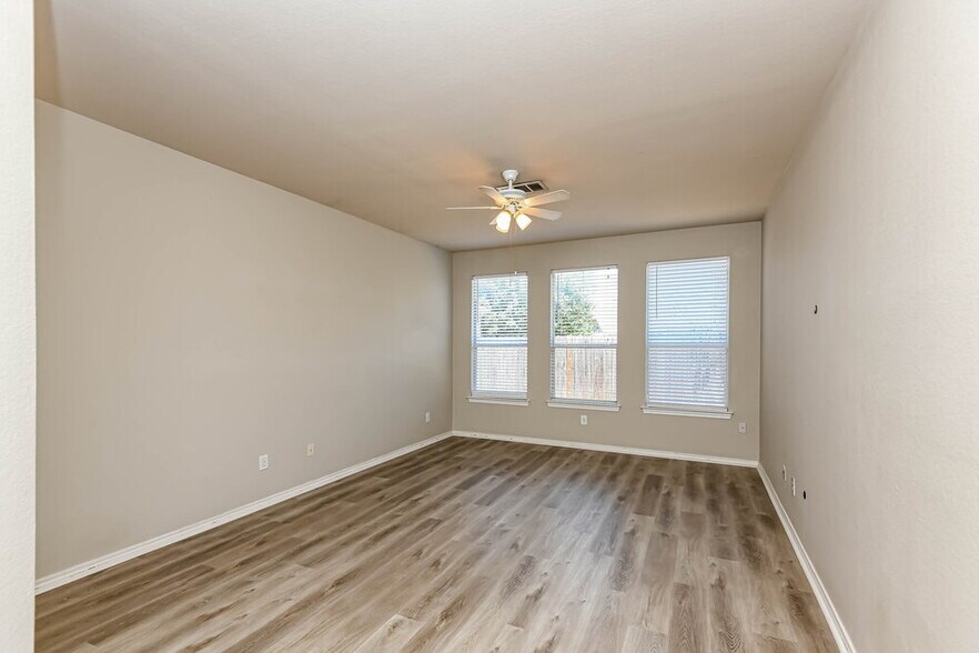 Building Photo - 6216 Melanie Dr