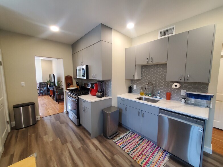 Building Photo - 1914 Beacon St