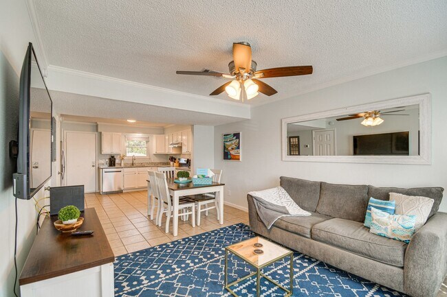 Building Photo - FULLY FURNISHED!!! 2 BEDROOM TOWNHOME IN P...