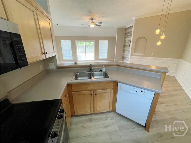Building Photo - 322 Laurel Hill Cir