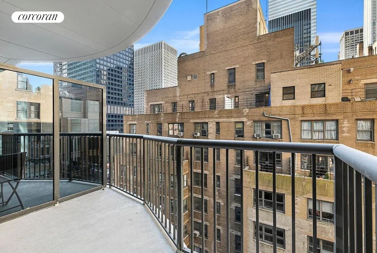 Building Photo - 150 E 57th St