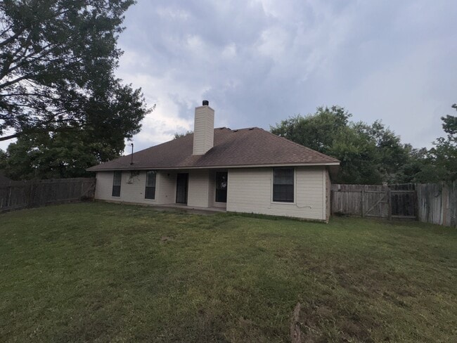 Building Photo - 1801 Thomas Ct