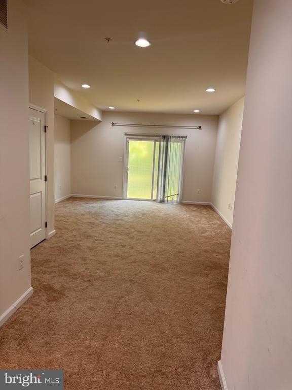 Building Photo - 624 Ravenwood Dr