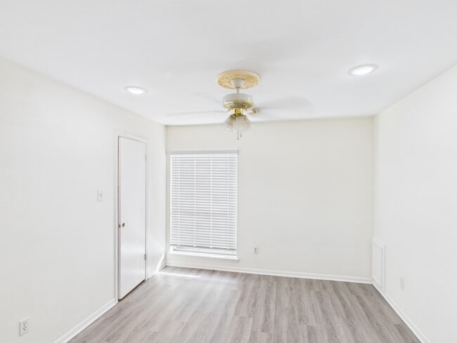 Building Photo - 7611 Hopewell Ln