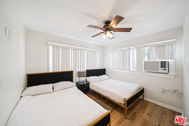 Building Photo - 1165 W 38th St