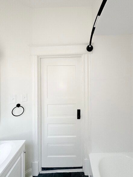 Building Photo - 4167 Botanical Ave