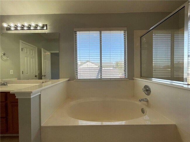 Building Photo - 110 Cotton Creek Way