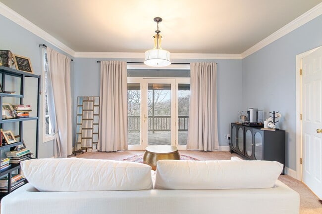 Building Photo - Rent Special! See Description! Spacious Ho...