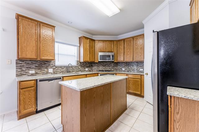Building Photo - 8417 Robertson Dr