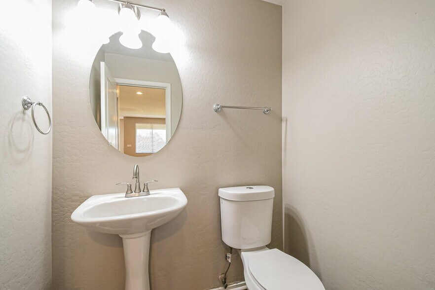 Building Photo - 3719 S Colt Dr