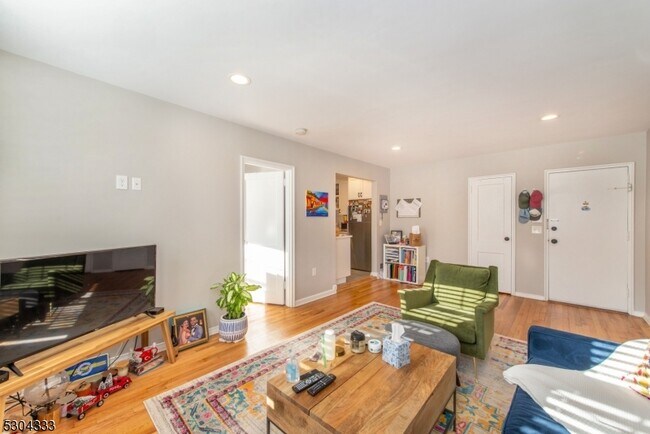 Building Photo - 376 Claremont Ave