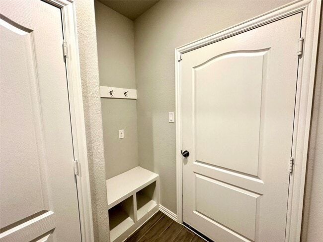 Building Photo - 8319 Divot Trce