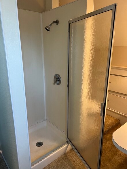 Shower - 2223 N 2nd St