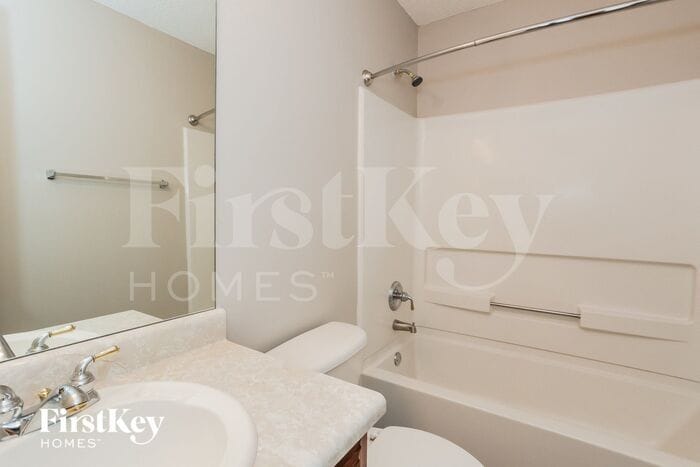 Building Photo - 205 Crown Oaks Ct