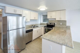 Building Photo - 2569 Peter St