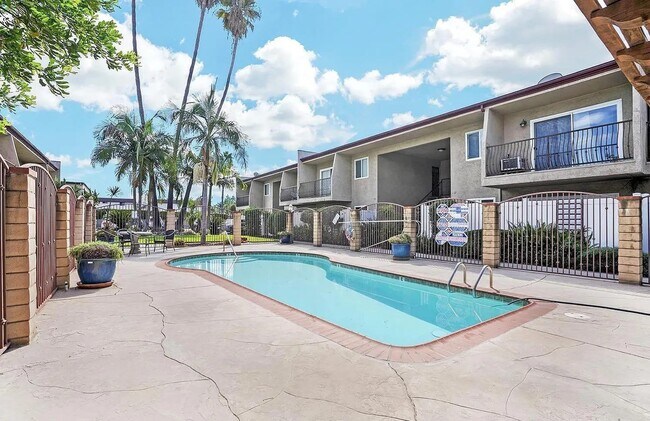 Building Photo - 930 Peach Ave