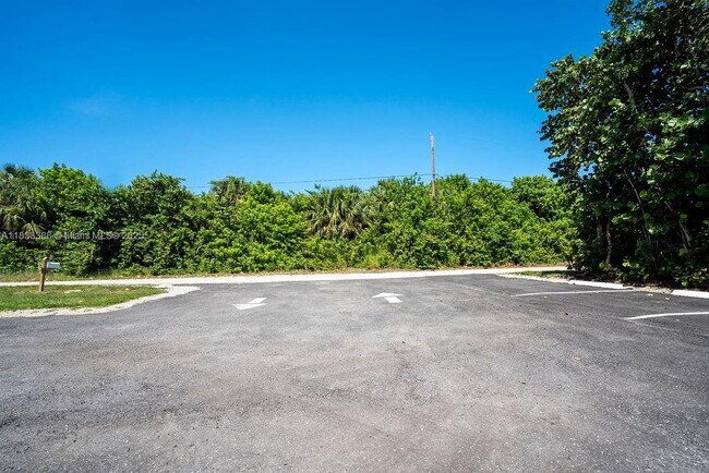Building Photo - 2305 Tamarind Dr